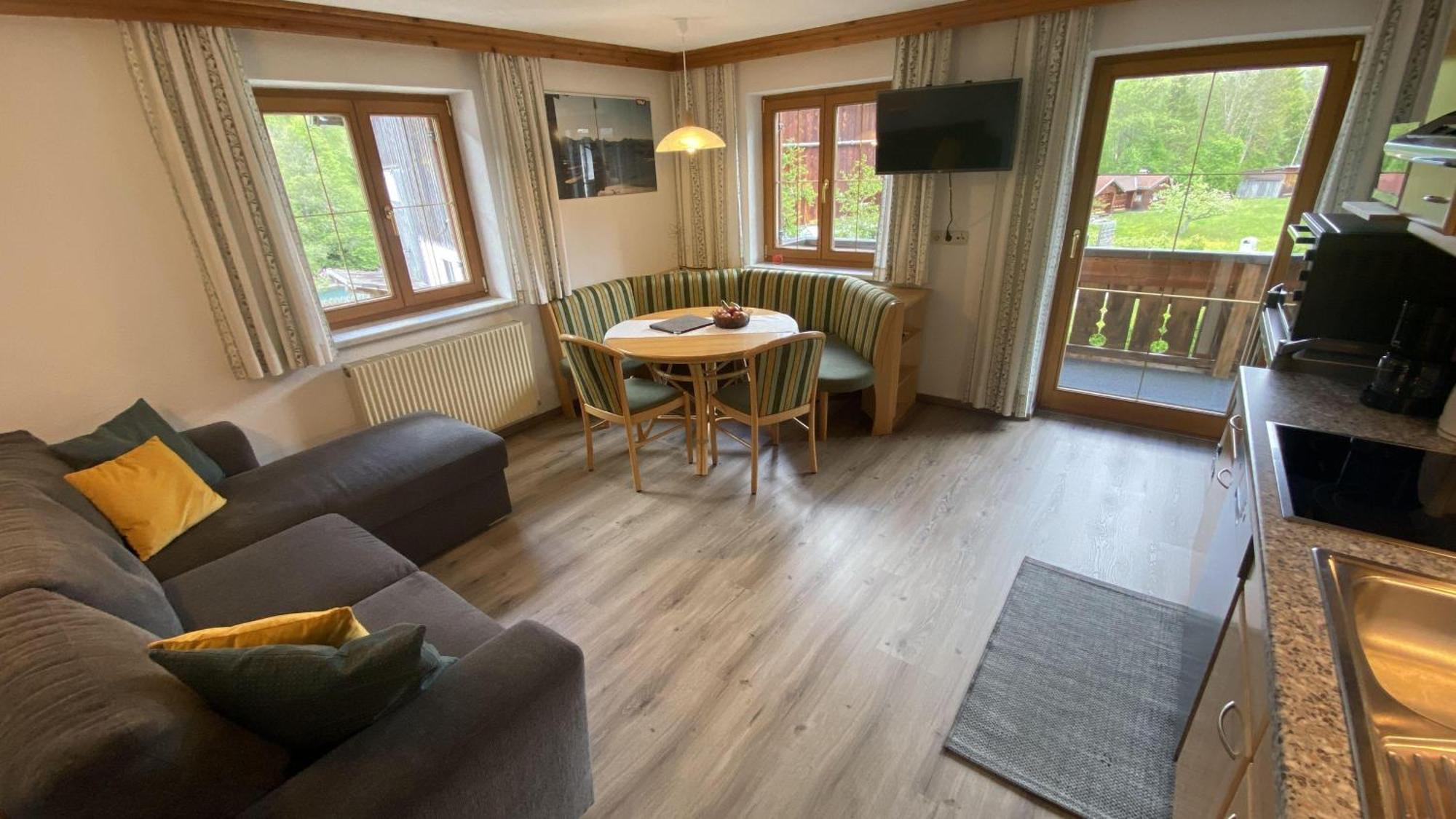 Haus Brandhofer Apartamento Häselgehr Exterior foto